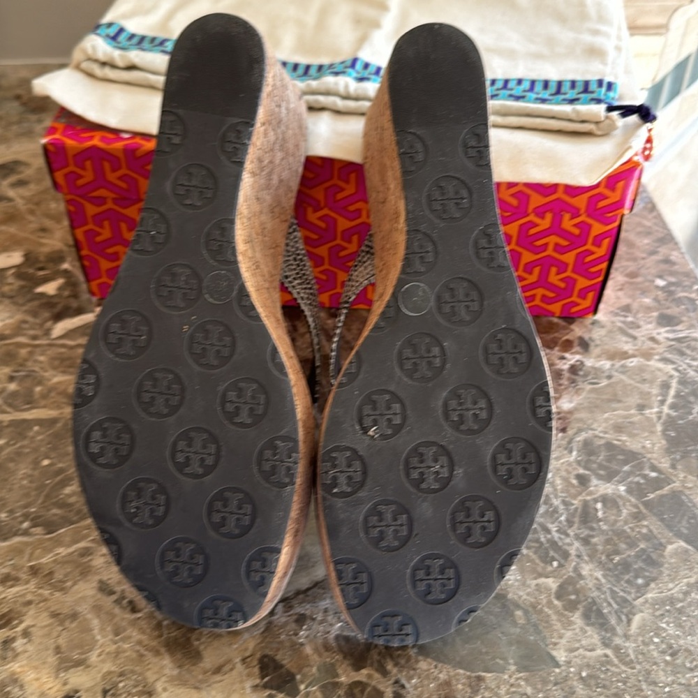 Tory Burch Thor Wedge, Gray, size 10 - Picture 6 of 7